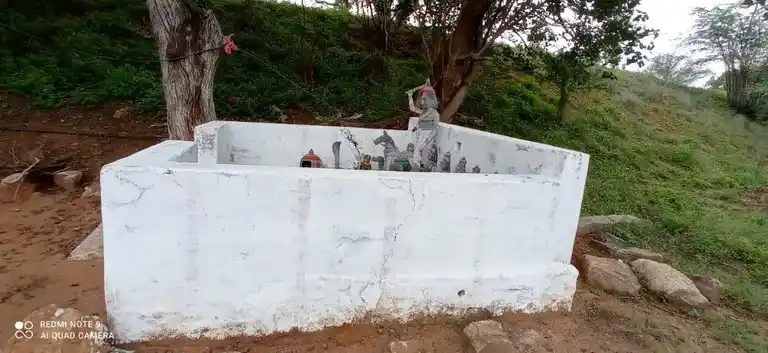 Arulmigu Karupannaswamy Kannimar Temple, Thoppampatty - 624617 அருள்மிகு கருப்பணசாமி கன்னிமார்கோயில் தொப்பம்பட்டி,பழனி வட்டம் கோயில், Thoppampatty - 624617, Dindigul - Ancient Temple Architecture and History Image 4