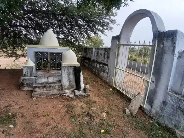 Arulmigu Karupannaswamy Temple, Kummampatti - 624301 அருள்மிகு கருப்பணசாமி கோயில், Kummampatti - 624301, Dindigul - Ancient Temple Architecture and History Image 4