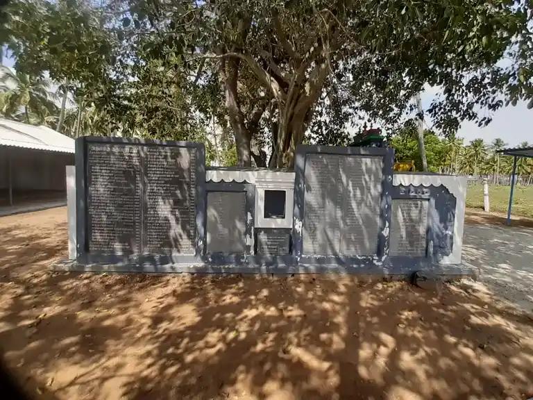 Arulmigu Karuparayaswamy Temple, Munduvelampatti - 644674 அருள்மிகு கருப்பராயர் திருக்கோயில், முண்டுவேலம்பட்டி - 644674, Tiruppur - Ancient Temple Architecture and History Image 4