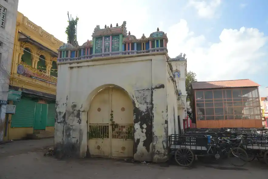 Arulmigu Karuppana Swamy Temple, Kela Masi Vethi, Madurai - 625001 அரு்ள்மிகு கருப்பணசாமி திருக்கோயில், கீழ மாசி வீதி, மதுரை - 625001, Madurai - Ancient Temple Architecture and History Image 3