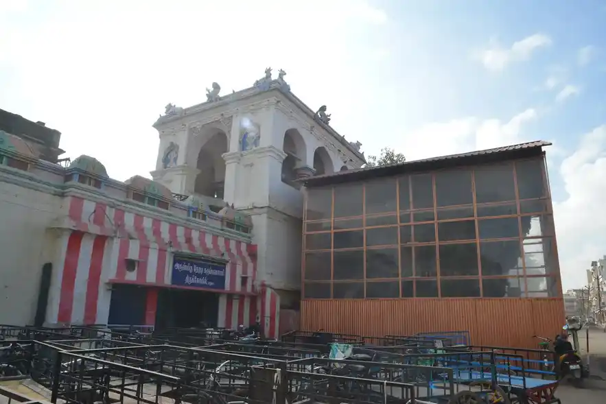 Arulmigu Karuppana Swamy Temple, Kela Masi Vethi, Madurai - 625001 அரு்ள்மிகு கருப்பணசாமி திருக்கோயில், கீழ மாசி வீதி, மதுரை - 625001, Madurai - Ancient Temple Architecture and History Image 4