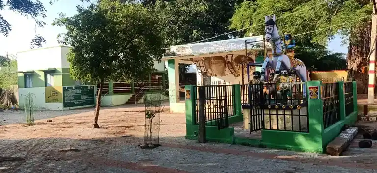 Arulmigu Karuppanasamy Temple, Alligundam - 625527 அருள்மிகு கருப்பசாமி திருக்கோயில், Alligundam - 625527, Madurai - Ancient Temple Architecture and History Image 2