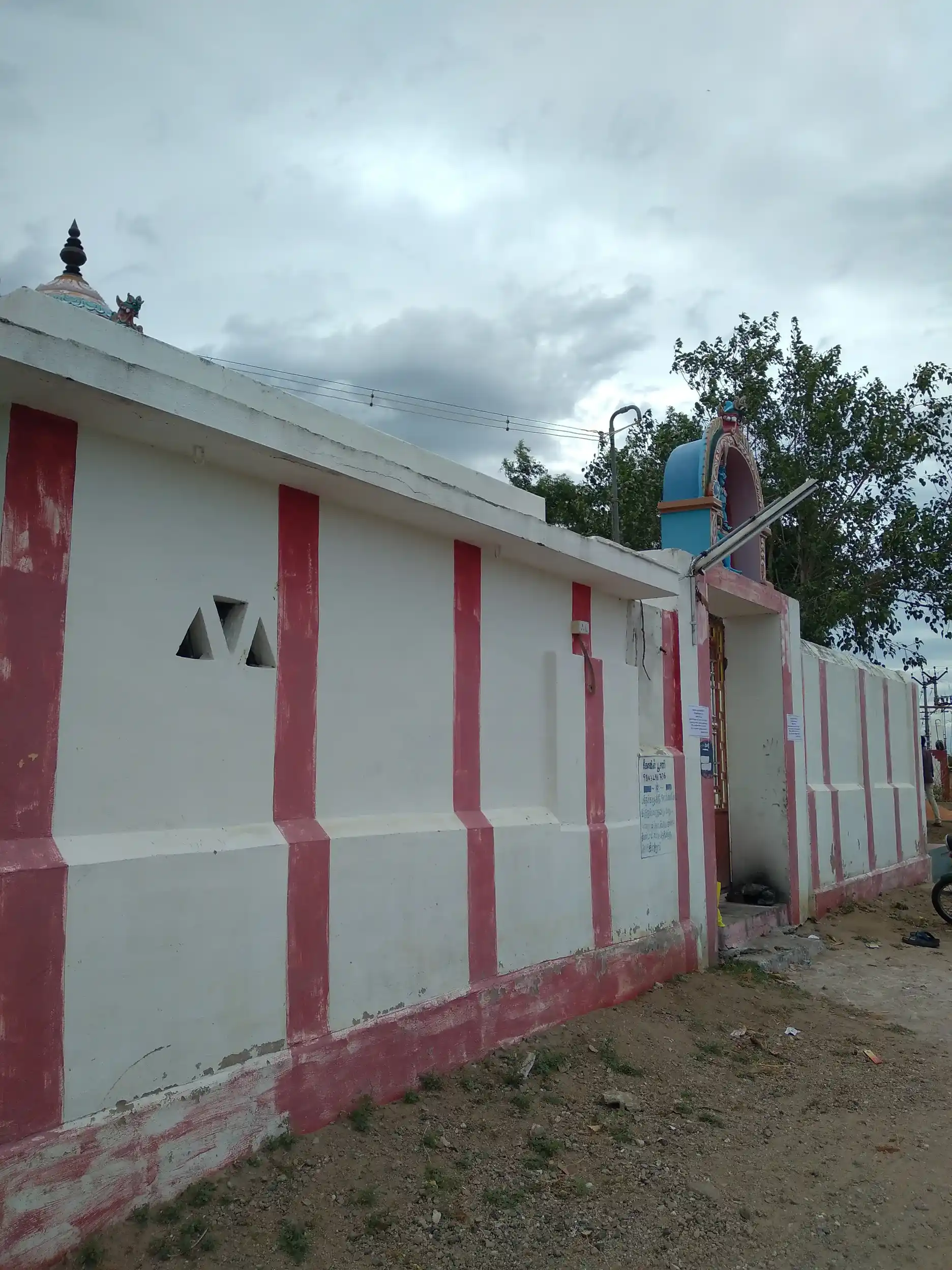 Arulmigu Karuppanasamy Temple, Near Urani, Erichanatham - 626103 அருள்மிகு கருப்பசாமி திருக்கோயில், ஊரணி அருகில், எரிச்சநத்தம் கிராமம் - 626103, Virudhunagar - Ancient Temple Architecture and History Image 4