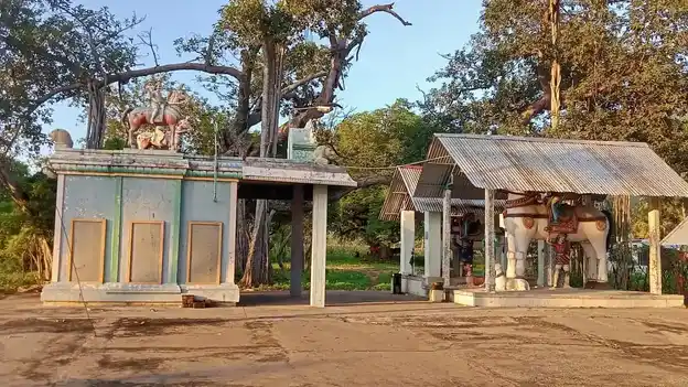Arulmigu Karuppanna Swamy Temple, Sobanapuram - 621012 Arulmigu Karuppanna Swamy Temple, சோபனபுரம் - 621012, Thiruchirappalli - Ancient Temple Architecture and History Image 2