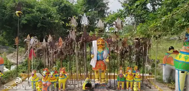 Arulmigu Karuppannaswamy Temple, Periyakurumpatti - 622102 அருள்மிகு கருப்பண்ணசுவாமி திருக்கோயில், Periyakurumpatti - 622102, Pudukkottai - Ancient Temple Architecture and History Image 2