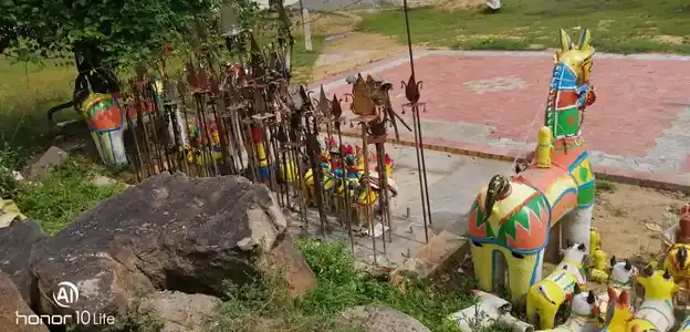 Arulmigu Karuppannaswamy Temple, Periyakurumpatti - 622102 அருள்மிகு கருப்பண்ணசுவாமி திருக்கோயில், Periyakurumpatti - 622102, Pudukkottai - Ancient Temple Architecture and History Image 5