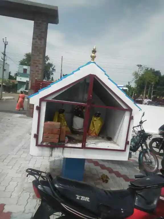 Arulmigu Karuppannaswamy Temple, Pullampadi - 621707 அருள்மிகு கருப்பண்ணசுவாமி திருக்கோயில், Pullampadi - 621707, Thiruchirappalli - Ancient Temple Architecture and History Image 4