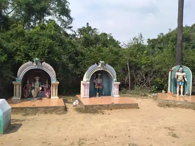 Arulmigu Karuppannswamy Temple, Rajendrapuram - 614624 அருள்மிகு கருப்பண்ணசுவாமி திருக்கோயில், Rajendrapuram - 614624, Pudukkottai - Ancient Temple Architecture and History Image 4