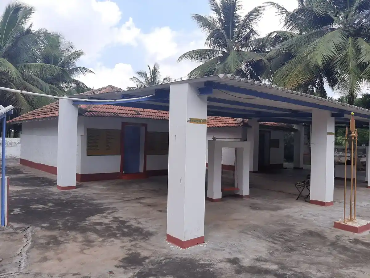 Arulmigu Karupparayan Temple, Karavazhimadhapoor - 641668