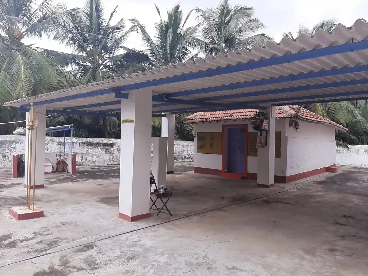 Arulmigu Karupparayan Temple, Karavazhimadhapoor - 641668 அருள்மிகு கருப்புராயன் திருக்கோயில், Karavazhimadhapoor - 641668, Coimbatore - Ancient Temple Architecture and History Image 2