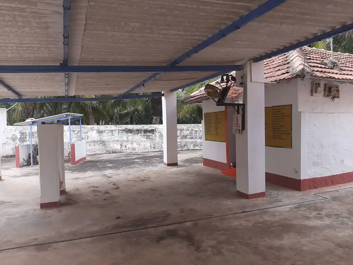 Arulmigu Karupparayan Temple, Karavazhimadhapoor - 641668 அருள்மிகு கருப்புராயன் திருக்கோயில், Karavazhimadhapoor - 641668, Coimbatore - Ancient Temple Architecture and History Image 3