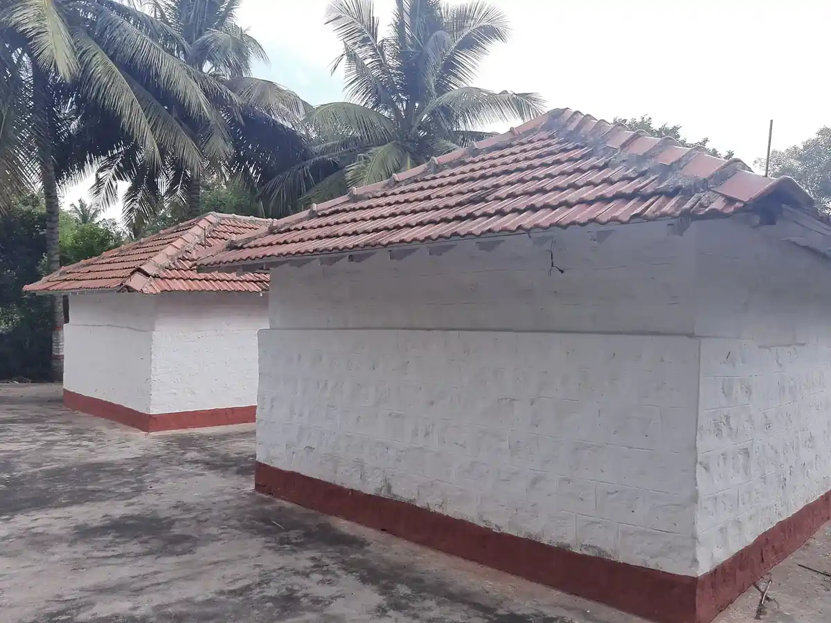 Arulmigu Karupparayan Temple, Karavazhimadhapoor - 641668 அருள்மிகு கருப்புராயன் திருக்கோயில், Karavazhimadhapoor - 641668, Coimbatore - Ancient Temple Architecture and History Image 5