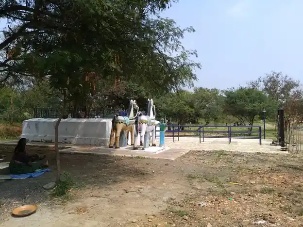 Arulmigu Karupparayar Kannimar, Ikkaraithathappali - 638451 அருள்மிகு கருப்பராயர்-கன்னிமார் திருக்கோயில், Ikkaraithathappali - 638451, Erode - Ancient Temple Architecture and History Image 2