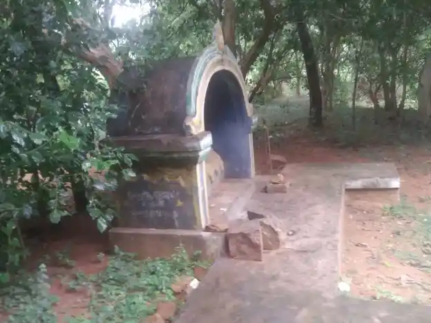 Arulmigu Karuppusamy And Kannimar Temple, Mealur - 621310 Arulmigu Karuppusamy and Kannimar Temple, Mealur - 621310, Thiruchirappalli - Ancient Temple Architecture and History Image 3
