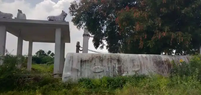 Arulmigu Karuppusamy Temple, Pothuravuthanpatti - 639119 அருள்மிகு கருப்புசாமி திருக்கோயில், Pothuravuthanpatti - 639119, Karur - Ancient Temple Architecture and History Image 2