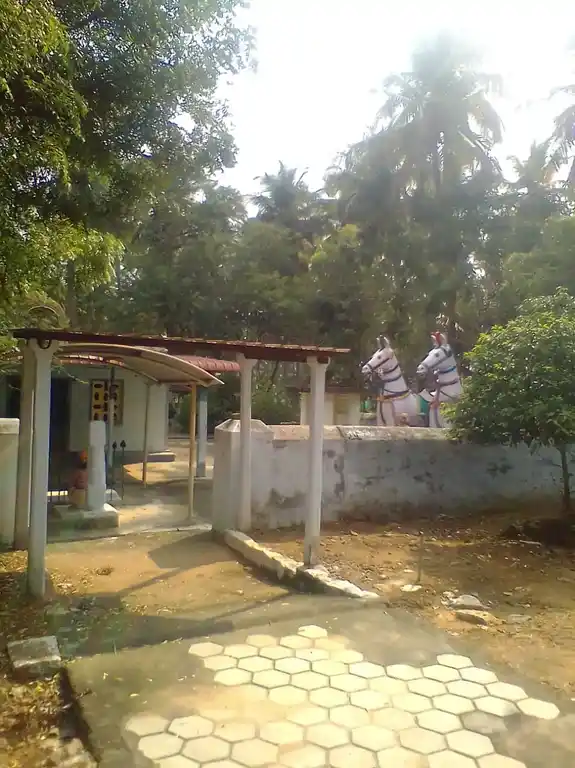 Arulmigu Karupurayar Temple, Thenkumarapalayam - 642134 அருள்மிகு கருப்புராயர் திருக்கோயில், தென்குமரபலயம் - 642134, Coimbatore - Ancient Temple Architecture and History Image 2