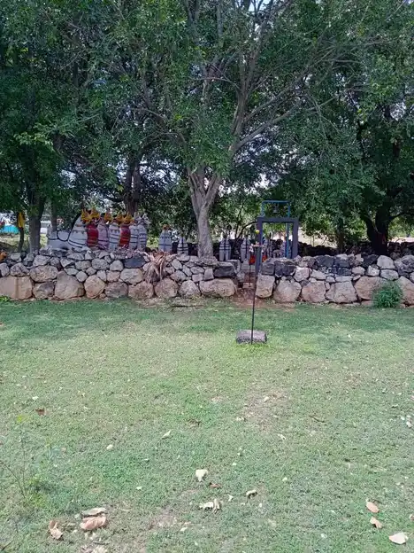 Arulmigu Karupurayasamy Temple, Mugasisemsampatti, Vadavalli - 641653 அருள்மிகு கருப்பராயசுவாமி திருக்கோயில், Mugasisemsampatti, Annur - 641653, Coimbatore - Ancient Temple Architecture and History Image 3