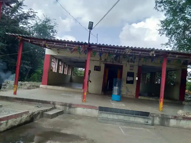 Arulmigu Karurmariyamman Temple, Ajjanahalli - 636813 அருள்மிகு கரூர் மாரியம்மன் திருக்கோயில், அஜ்ஜனஹள்ளி - 636813, Dharmapuri - Ancient Temple Architecture and History Image 4