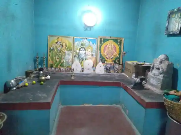 Arulmigu Karuvannarayar Bommadevar Temple, Veerappanchathiram, Erode - 638004 அருள்மிகு கருவண்ணராயர் பொம்மதேவர் திருக்கோயில், Veerappanchathiram, Erode - 638004, Erode - Ancient Temple Architecture and History Image 2