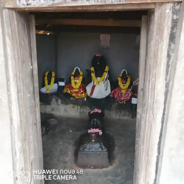 Arulmigu Karuvelamudaiya Iyanar Temple, Andakudi - 630702