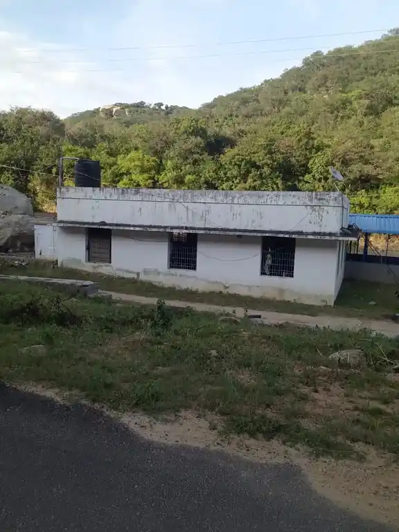 Arulmigu Kaseeswarar Basuveswarar Temple, Avalnattam - 635121 அருள்மிகு காசீஸ்வரர் பசுவேஸ்வரர் திருக்கோயில், ஆவல்நத்தம் - 635121, Krishnagiri - Ancient Temple Architecture and History Image 4