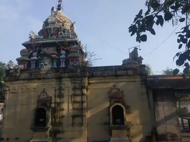 Arulmigu Kasi Vishwanathar Temple, Irumbedu - 632301