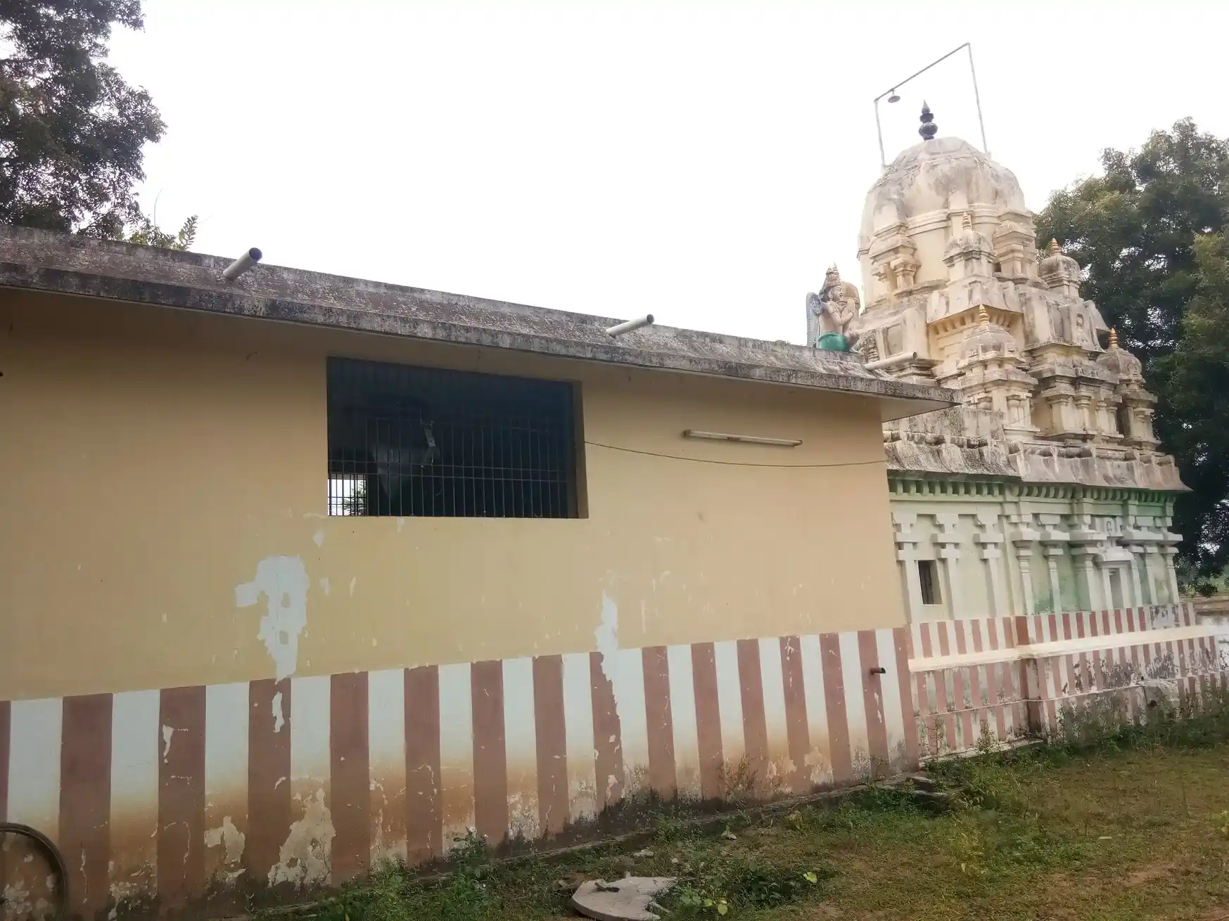 Arulmigu Kasi Viswanatha Swamy And Lakshmi Narayanaperumal Temple, Ponmonmeintha Nallur, Papanasam - 614204 அருள்மிகு காசிவிசுவநாதசுவாமி மற்றும் லெட்சுமிநாராயணபெருமாள் திருக்கோயில், பொன்மொன்மெய்ந்த நல்லூர், பாபநாசம் - 614204, Thanjavur - Ancient Temple Architecture and History Image 4