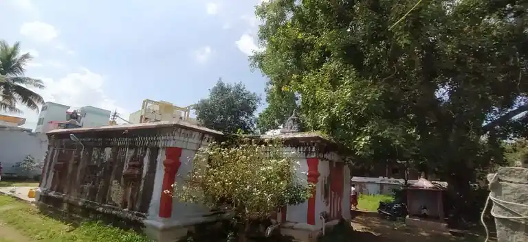 Arulmigu Kasi Viswnathar And Lakshmi Narayana Perumal Temple, Near Roundtana, Uttangarai - 635207 அருள்மிகு காசி விஸ்வநாதர் மற்றும் லட்சுமி நாராயண பெருமாள் திருக்கோயில், Near Roundtana, ஊத்தங்கரை - 635207, Krishnagiri - Ancient Temple Architecture and History Image 2