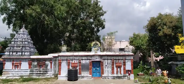 Arulmigu Kasi Viswnathar And Lakshmi Narayana Perumal Temple, Near Roundtana, Uttangarai - 635207 அருள்மிகு காசி விஸ்வநாதர் மற்றும் லட்சுமி நாராயண பெருமாள் திருக்கோயில், Near Roundtana, ஊத்தங்கரை - 635207, Krishnagiri - Ancient Temple Architecture and History Image 3
