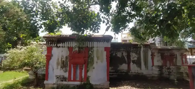 Arulmigu Kasi Viswnathar And Lakshmi Narayana Perumal Temple, Near Roundtana, Uttangarai - 635207 அருள்மிகு காசி விஸ்வநாதர் மற்றும் லட்சுமி நாராயண பெருமாள் திருக்கோயில், Near Roundtana, ஊத்தங்கரை - 635207, Krishnagiri - Ancient Temple Architecture and History Image 4