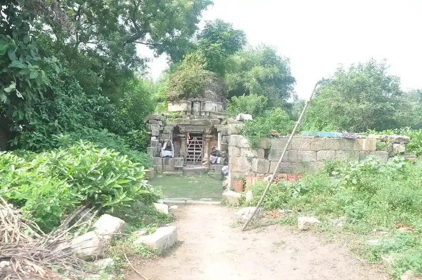 Arulmigu Kasivishvanathar Temple, Chozhapuram - 612501