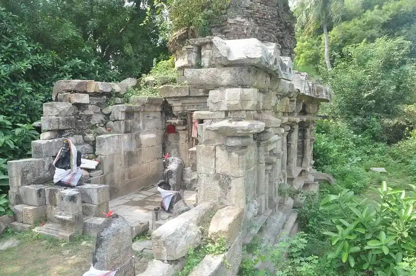 Arulmigu Kasivishvanathar Temple, Chozhapuram - 612501 Arulmigu Kasivishvanathar Temple, Chozhapuram - 612501, Thanjavur - Ancient Temple Architecture and History Image 3