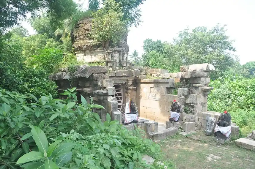 Arulmigu Kasivishvanathar Temple, Chozhapuram - 612501 Arulmigu Kasivishvanathar Temple, Chozhapuram - 612501, Thanjavur - Ancient Temple Architecture and History Image 4