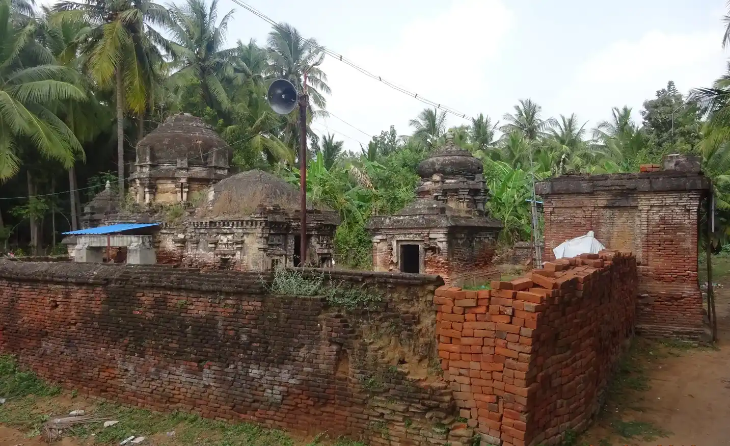 Arulmigu Kasivisvanatha Swamy And Varadarajaswamy Temple, Pillaiyampettai - 612103 அருள்மிகு காசிவிஸ்வநாத சுவாமி திருக்கோயில், Pillaiyampettai - 612103, Thanjavur - Ancient Temple Architecture and History Image 2