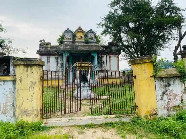 Arulmigu Kasiviswanathar Temple, End Of The Village, Veerakivedu - 601204