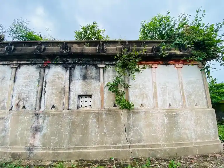 Arulmigu Kasiviswanathar Temple, End Of The Village, Veerakivedu - 601204 அருள்மிகு காசிவிஸ்வநாதர் திருக்கோயில், End Of The Village, Veerakivedu - 601204, Tiruvallur - Ancient Temple Architecture and History Image 2