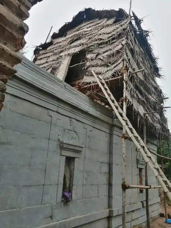 Arulmigu Kasiviswanathar Temple, Moonjurpattu - 632057 அருள்மிகு காசிவிஸ்வநாதர் திருக்கோயில், மூஞ்சூர்பட்டு - 632057, Vellore - Ancient Temple Architecture and History Image 4