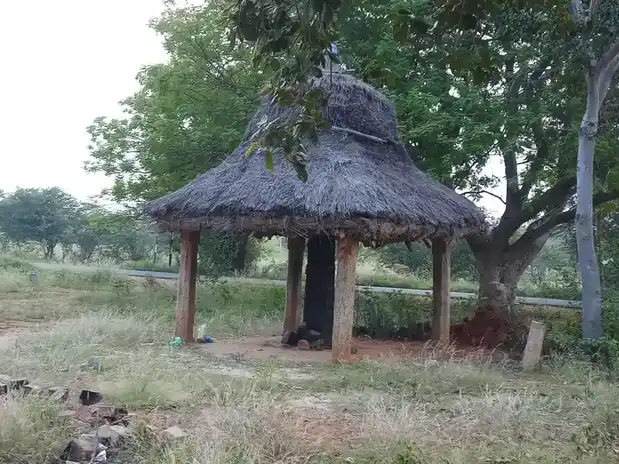 Arulmigu Kasthuri Malai Temple, R.Pudukottai - 624706 அருள்மிகு கஸ்தூரி மாலைக்கோயில், ஆர்.புதுக்கோட்டை, வேடசந்தூர் வட்டம் கோயில், R.Pudukottai - 624706, Dindigul - Ancient Temple Architecture and History Image 2
