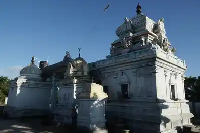 Arulmigu Katchaparameswarar Temple, Kadalangudi, Kadalangudi - 609801 அருள்மிகு கச்சாபரமேஸ்வரர் திருக்கோயில், கடலங்குடி - 609801, Mayiladuthurai - Ancient Temple Architecture and History Image 4