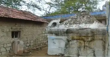 Arulmigu Kathamaravar Iyanar Kaliyamman Temple, Avudaiyarkovil - 614616 அருள்மிகு காதமறவர் காளியம்மன் திருக்கோயில், கீழ்காத்தி, அறந்தாங்கி வட்டம் - 614616, Pudukkottai - Ancient Temple Architecture and History Image 3