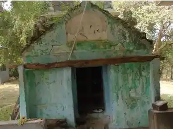 Arulmigu Kathamaravar Iyanar Kaliyamman Temple, Avudaiyarkovil - 614616 அருள்மிகு காதமறவர் காளியம்மன் திருக்கோயில், கீழ்காத்தி, அறந்தாங்கி வட்டம் - 614616, Pudukkottai - Ancient Temple Architecture and History Image 4