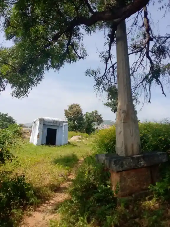 Arulmigu Kathiriappan Temple, Mel Poonguruthi - 635120 அருள்மிகு கதிரியப்பன் திருக்கோயில், மேல்பூங்குருதி - 635120, Krishnagiri - Ancient Temple Architecture and History Image 3