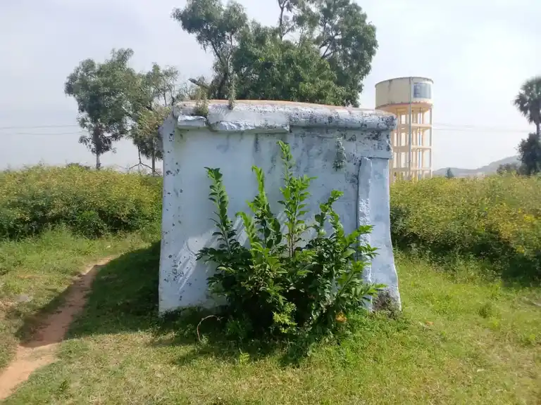 Arulmigu Kathiriappan Temple, Mel Poonguruthi - 635120 அருள்மிகு கதிரியப்பன் திருக்கோயில், மேல்பூங்குருதி - 635120, Krishnagiri - Ancient Temple Architecture and History Image 4