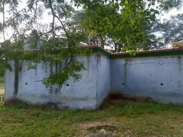 Arulmigu Kathirinarasimmaswamy Temple, Naralapalli, Eakkal Natham - 635120 அருள்மிகு கதிரி நரசிம்ம சுவாமி திருக்கோயில், Naralapalli, Eakkal Natham - 635120, Krishnagiri - Ancient Temple Architecture and History Image 2