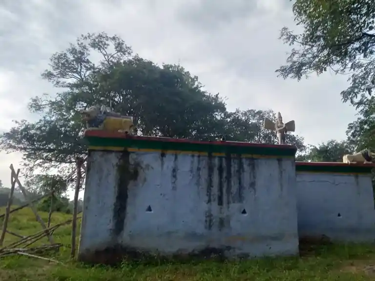 Arulmigu Kathirinarasimmaswamy Temple, Naralapalli, Eakkal Natham - 635120 அருள்மிகு கதிரி நரசிம்ம சுவாமி திருக்கோயில், Naralapalli, Eakkal Natham - 635120, Krishnagiri - Ancient Temple Architecture and History Image 3