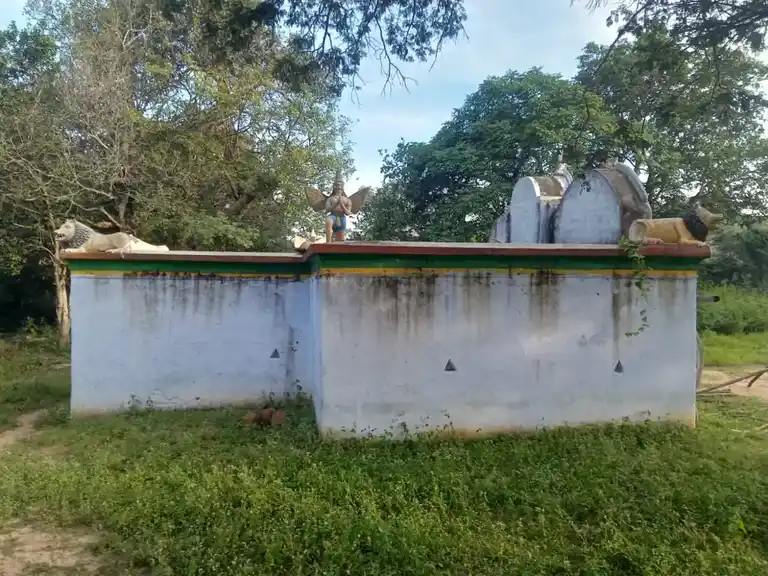 Arulmigu Kathirinarasimmaswamy Temple, Naralapalli, Eakkal Natham - 635120 அருள்மிகு கதிரி நரசிம்ம சுவாமி திருக்கோயில், Naralapalli, Eakkal Natham - 635120, Krishnagiri - Ancient Temple Architecture and History Image 6