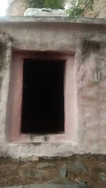 Arulmigu Kathiriyappaswamy Temple, Oothikuppam - 635120 அருள்மிகு கதிரியப்ப சுவாமி திருக்கோயில், ஓதிகுப்பம் - 635120, Krishnagiri - Ancient Temple Architecture and History Image 3