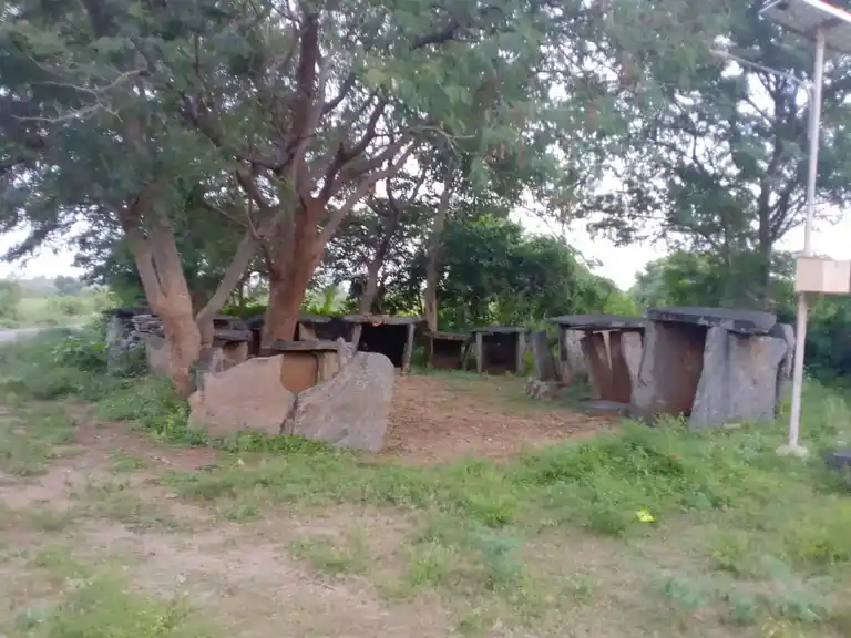 Arulmigu Kathiriyappaswamy Temple, Puligunta - 635203 அருள்மிகு கதிரியப்ப சுவாமி திருக்கோயில், புலிகொண்டா - 635203, Krishnagiri - Ancient Temple Architecture and History Image 5