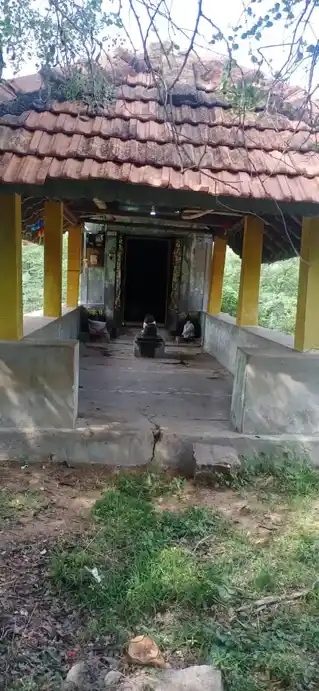 Arulmigu Kathirkavalan Temple, Panaiyakurichi - 623402 அருள்மிகு கதிர்காவலன் திருக்கோயில், தேவகோட்டை - 623402, Sivagangai - Ancient Temple Architecture and History Image 2