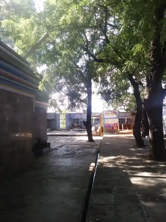 Arulmigu Kattupathirakalliamman Temple, Vengadasamuthiram - 625706 அருள்மிகு காட்டுப்பாத்திரக்காளியம்மன் திருக்கோவில், வேங்கடசமுத்திரம் - 625706, Madurai - Ancient Temple Architecture and History Image 3